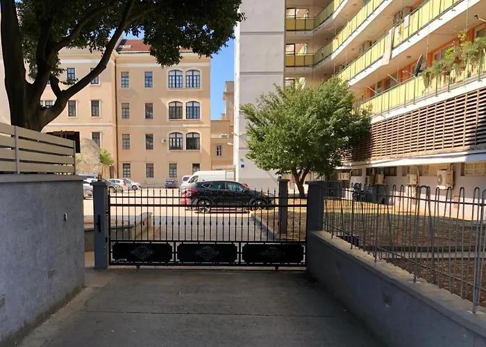 Harbour-Apartment With Sea View And Parking Spot