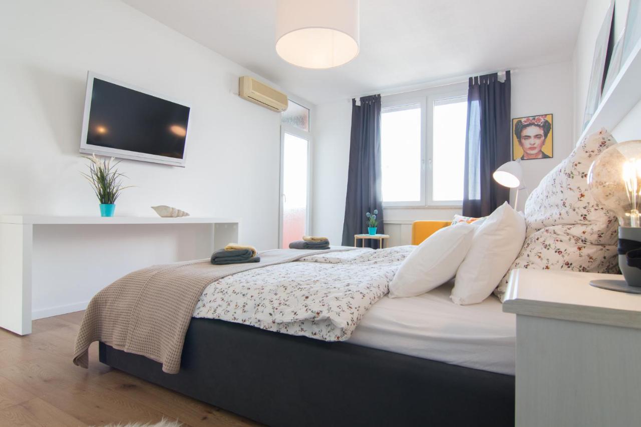 Harbour-apartment With Sea View And Parking Spot * Pula