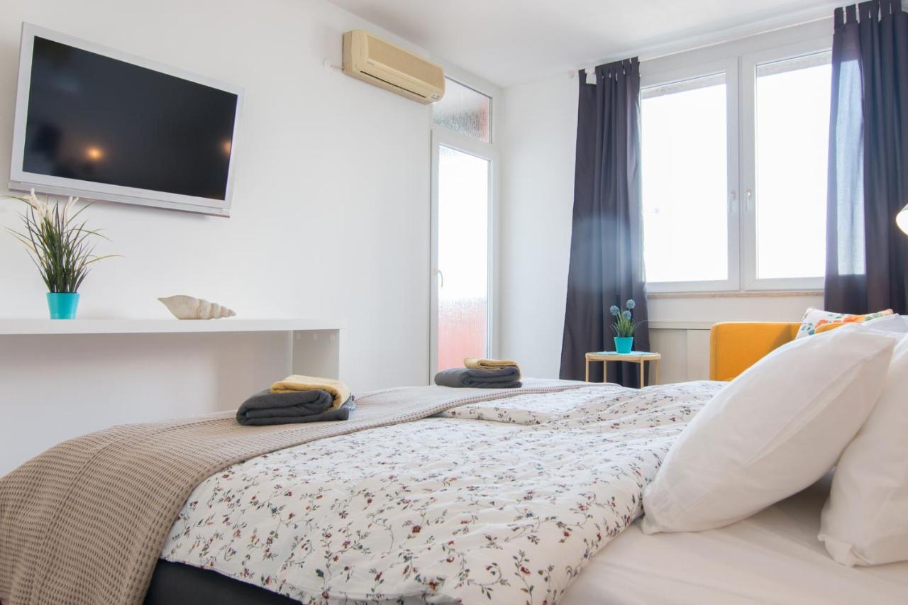 Harbour-apartment With Sea View And Parking Spot * Pula